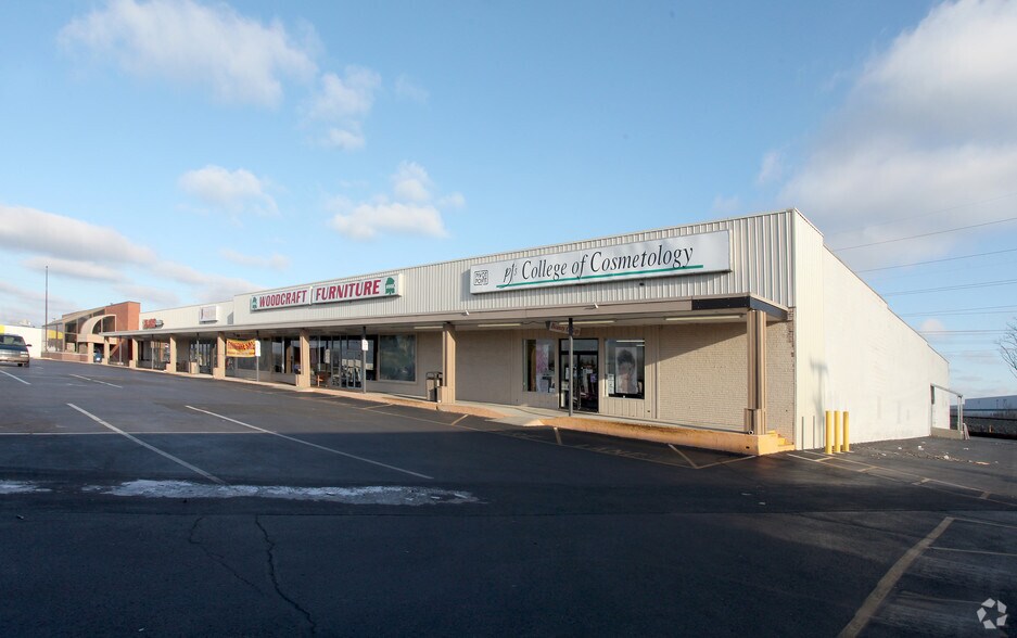 Primary Photo Of 1000-1044 E Main St, Brownsburg Unknown For Lease