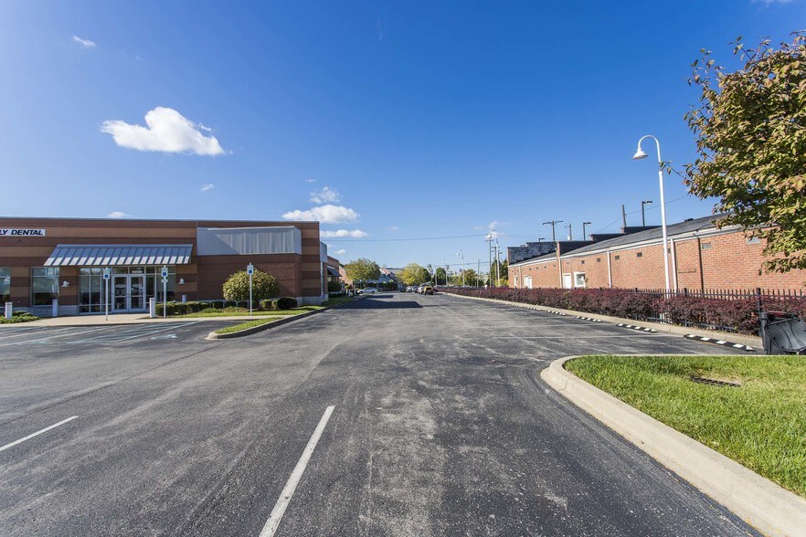 More Photos Of 900 Spring St, Jeffersonville Medical For Lease