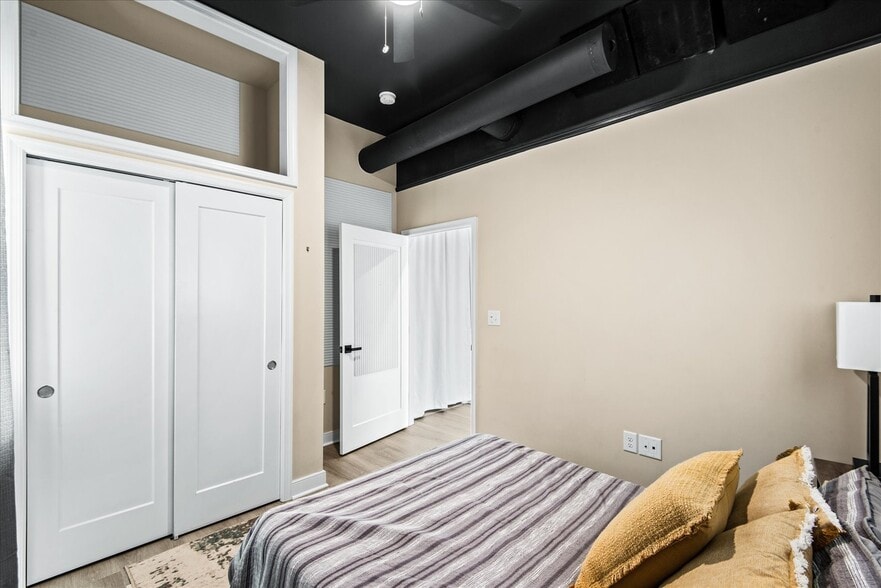 More Photos Of 10 Irving Ave N, Colonial Beach Apartments For Sale