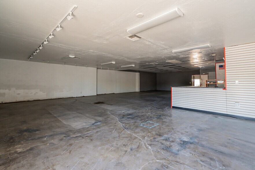 More Photos Of 17230 Cave Creek Rd, Phoenix Storefront For Lease