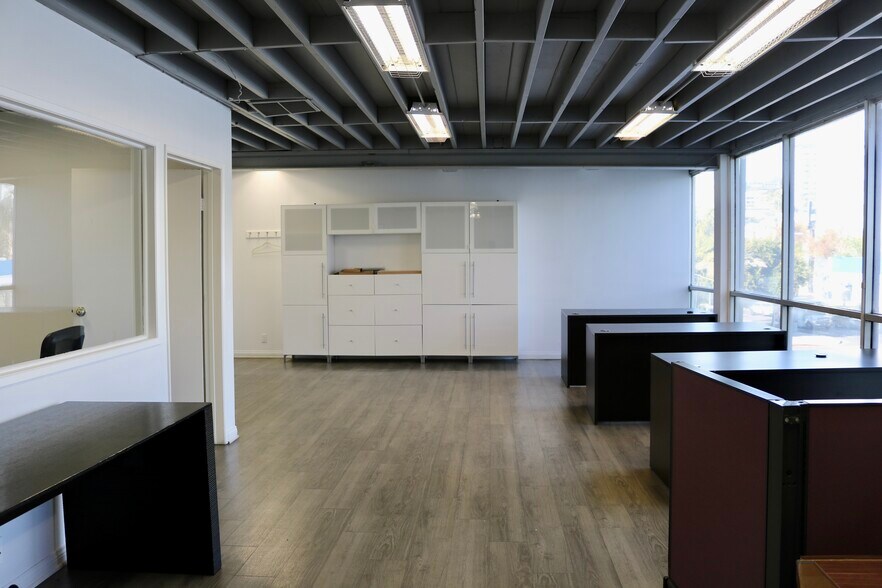 More Photos Of 8380 Santa Monica Blvd, West Hollywood Storefront Retail Office For Lease