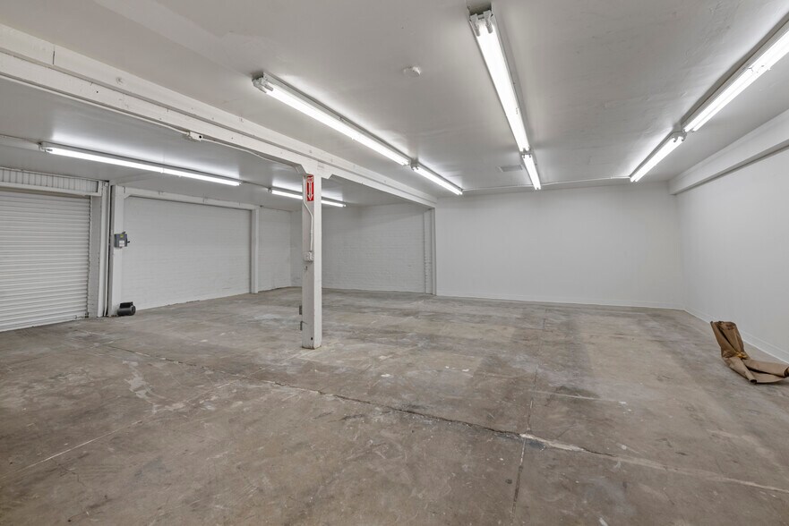 More Photos Of 11807 Santa Monica Blvd, Los Angeles Storefront For Lease