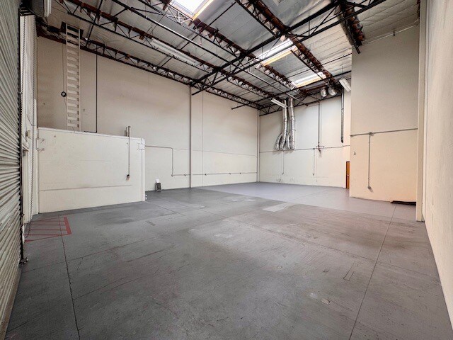 More Photos Of 610-640 W Lambert Rd, Brea Light Manufacturing For Sale