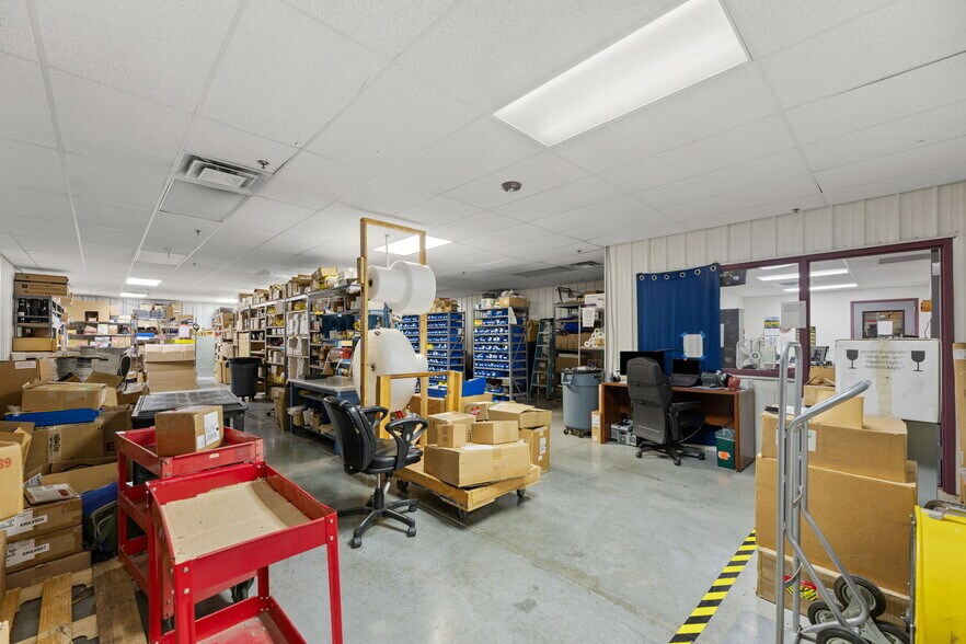 More Photos Of 900 W Miller Rd, Iola Manufacturing For Sale