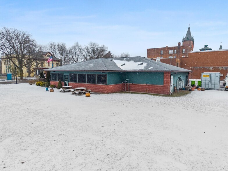 More Photos Of 212 Main St, Oneida General Retail For Sale