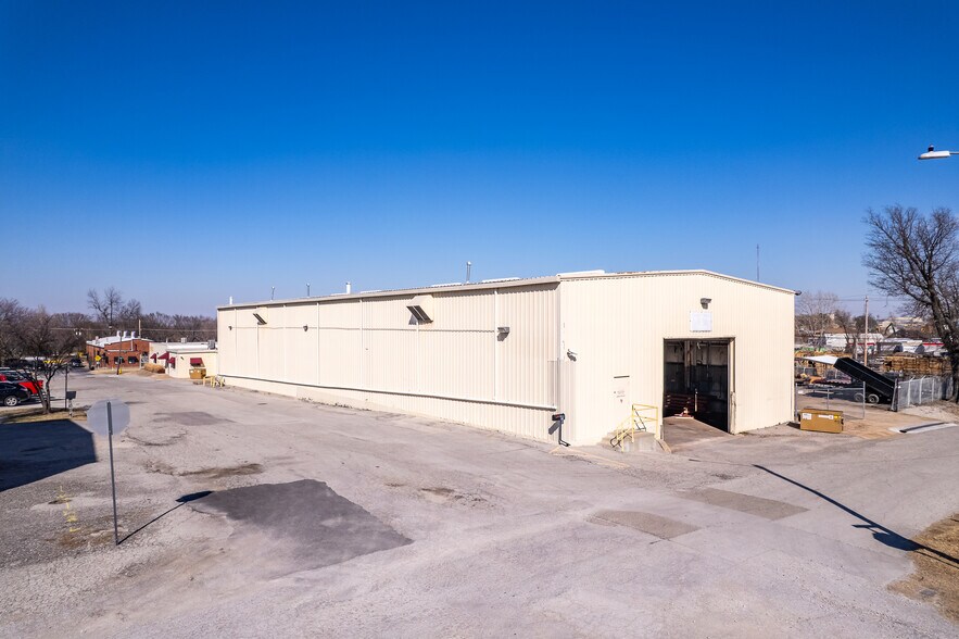More Photos Of 1023 N Victor Ave, Tulsa Manufacturing For Lease