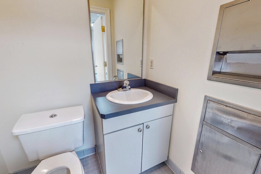 More Photos Of 7 Cedar St, Ramsey Office For Lease