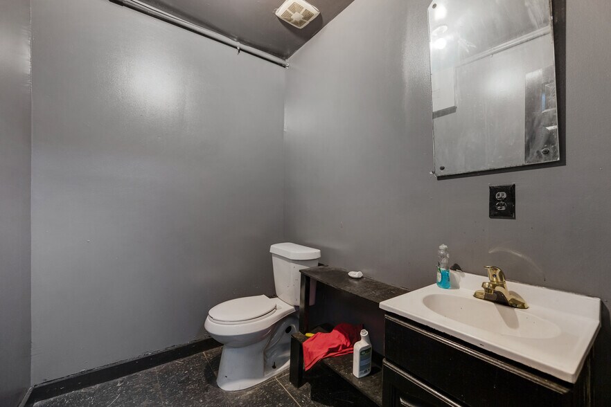 More Photos Of 9121 Cullen Blvd, Houston Auto Repair For Sale