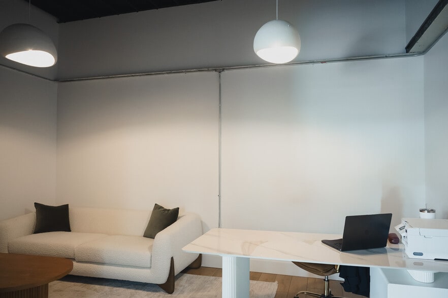 More Photos Of 4430 W Jonathan Moore Pike, Columbus Office Residential For Lease