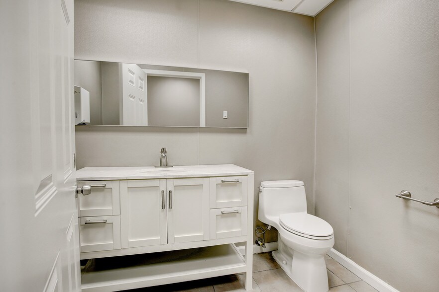 More Photos Of 5710 Star Ln, Houston Warehouse For Lease