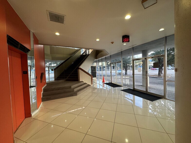 More Photos Of 2607 Walnut Hill Ln, Dallas Office For Lease