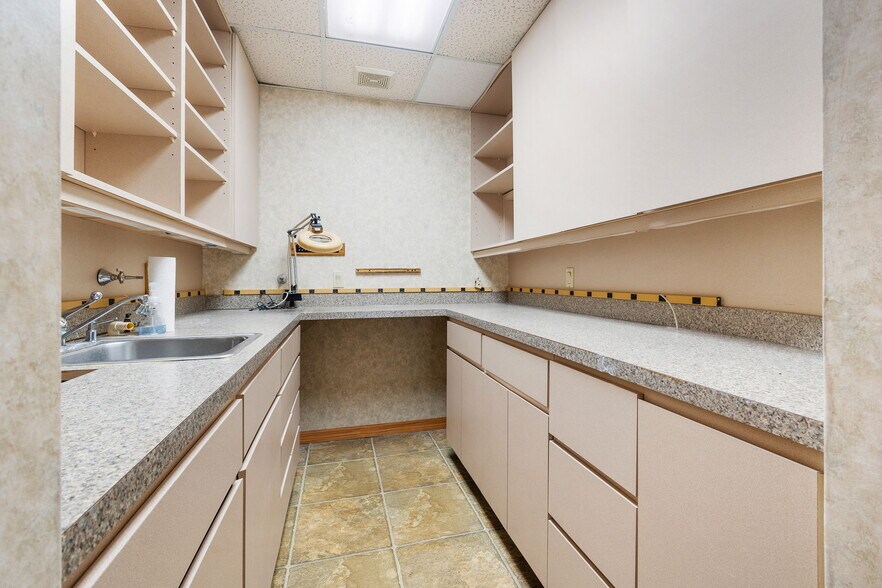 More Photos Of 1701 66th St N, Saint Petersburg Medical For Sale
