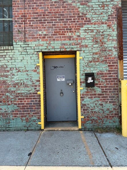 More Photos Of 35 Bowne St, Brooklyn Warehouse For Lease