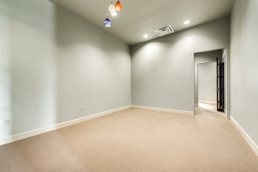 More Photos Of 7700 San Jacinto Pl, Plano Medical For Lease