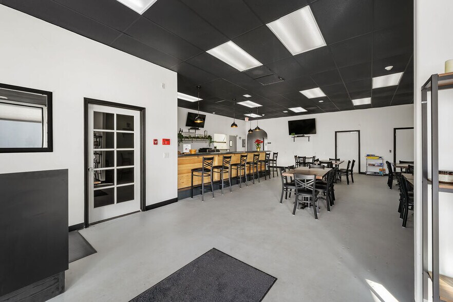 More Photos Of 8115-8149 El Camino Real, Atascadero Storefront Retail Office For Lease