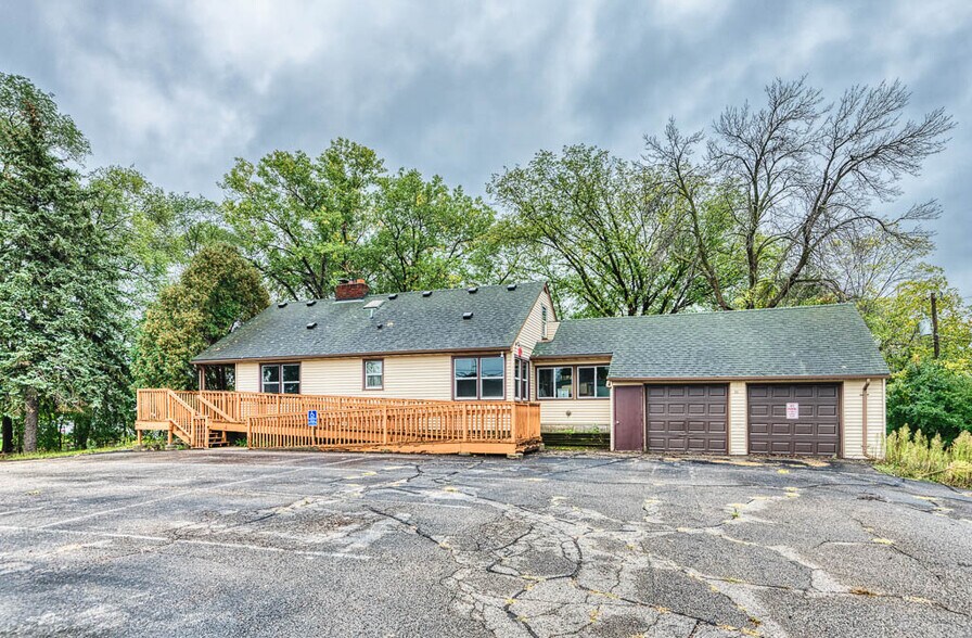 More Photos Of 32 E Mendota Rd, Inver Grove Heights Auto Dealership For Sale