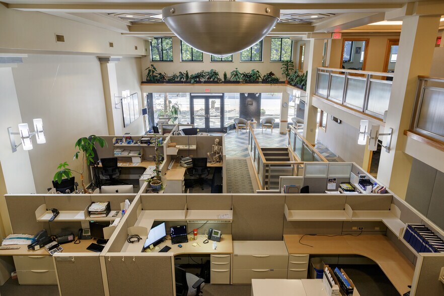 More Photos Of 1315 Cornwall Ave, Bellingham Office For Sale