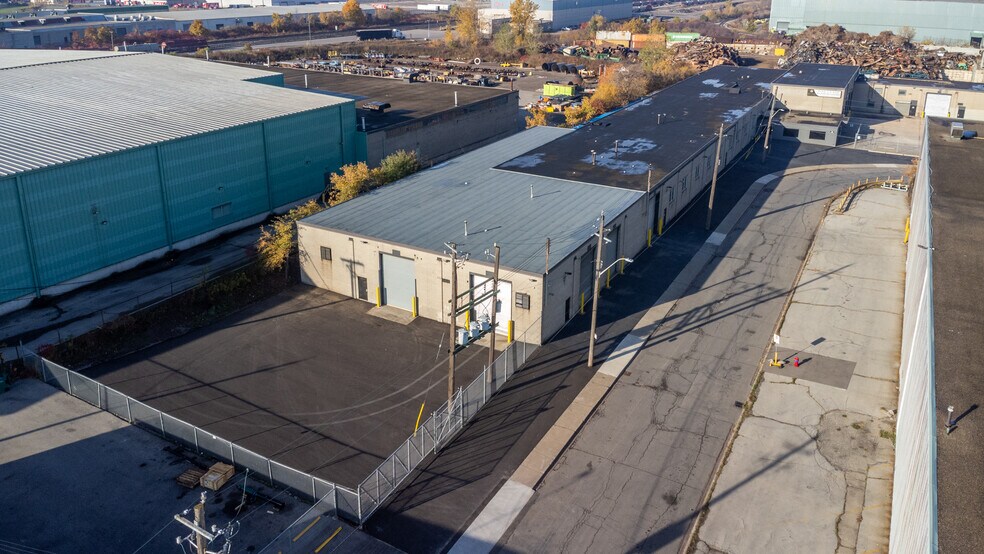 More Photos Of 100 Burland Cres, Hamilton Warehouse For Lease