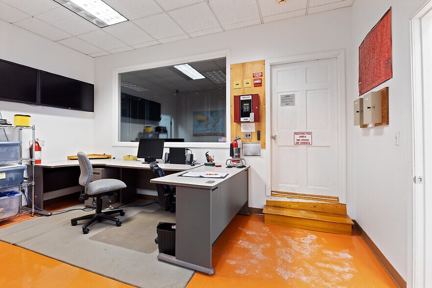 More Photos Of 4 Industrial Pky, Brunswick Manufacturing For Lease