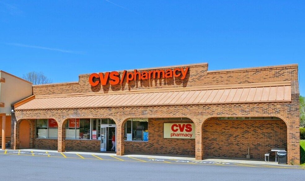 More Photos Of 945 N Main St, Marion Supermarket For Lease