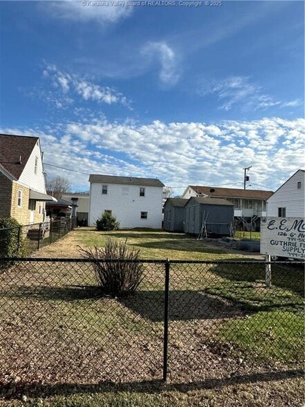 More Photos Of 126 6th Ave, South Charleston Flex For Sale