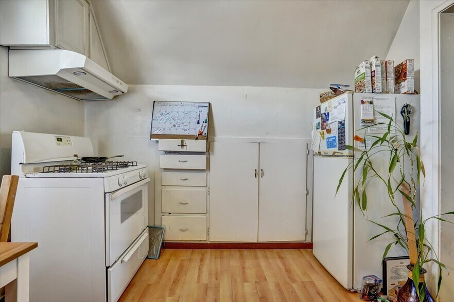 More Photos Of 3615-3617 San Leandro St, Oakland Storefront Retail Residential For Sale