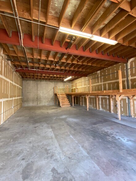 More Photos Of 74-5605 Luhia St, Kailua Kona Warehouse For Lease