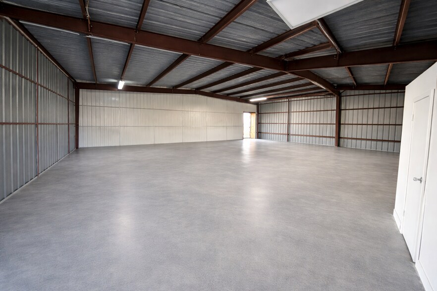 More Photos Of 11050 70th Ave, Seminole Warehouse For Lease