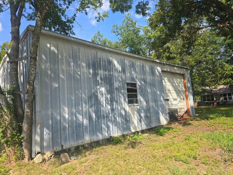 More Photos Of 200 SE Van Buren St, Idabel Auto Repair For Sale