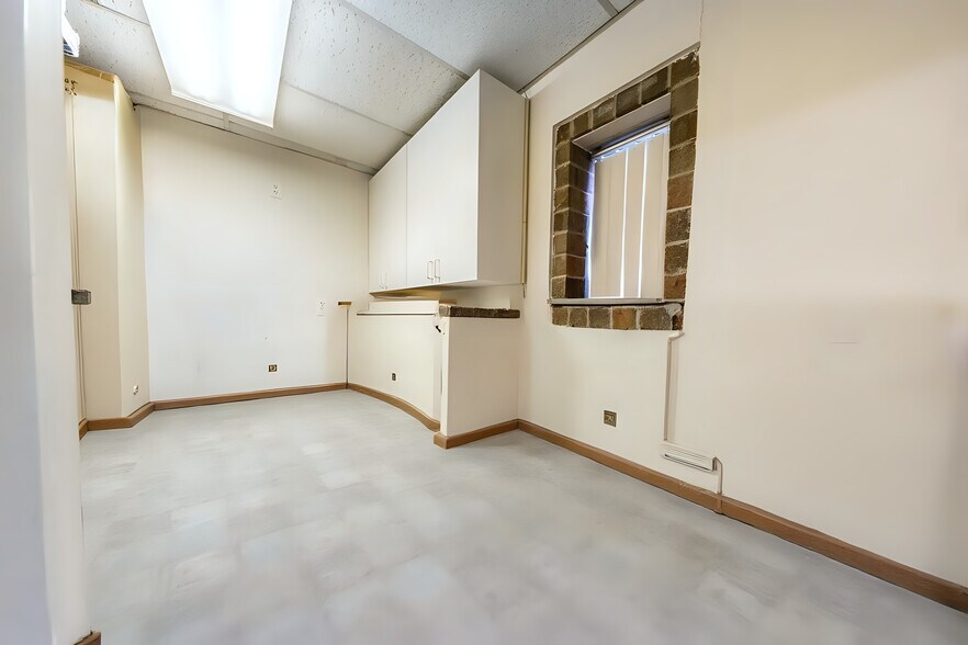 More Photos Of 6116 Rolling Rd, Springfield Medical For Sale