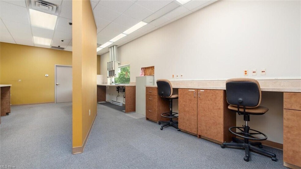 More Photos Of 61246 Southgate Rd, Cambridge Medical For Sale