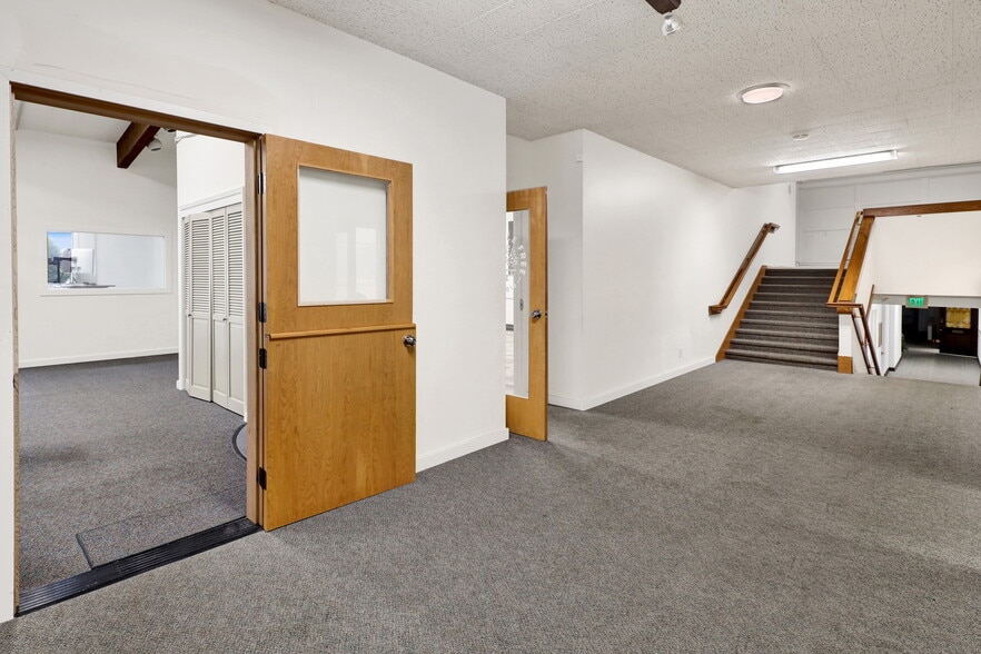 More Photos Of 1326 N Garden St, Bellingham Religious Facility For Lease