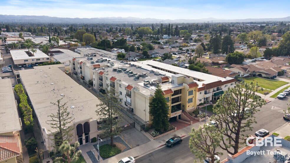 More Photos Of 18550 Vincennes St, Northridge Apartments For Sale