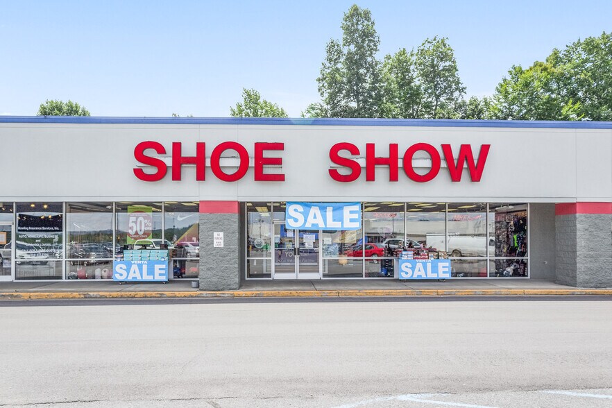 More Photos Of 1000-1032 Wal St, Summersville Unknown For Lease