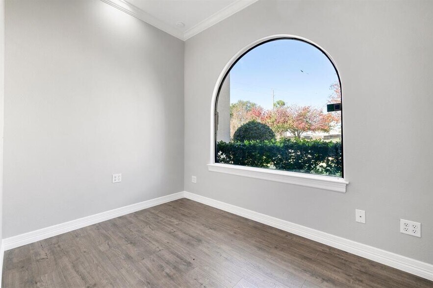 More Photos Of 12832 Willow Centre Dr, Houston Office Residential For Sale