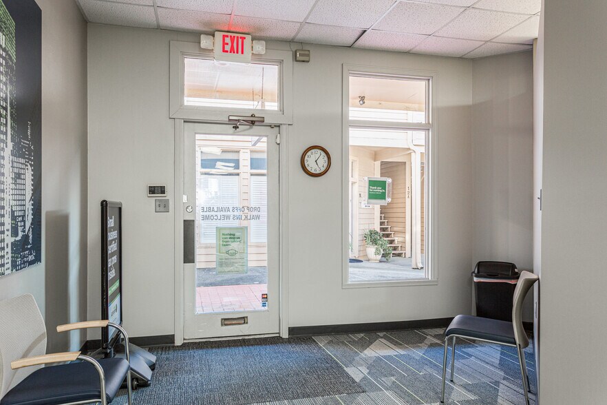 More Photos Of 913 Gulf Breeze Pky, Gulf Breeze Storefront Retail Office For Sale