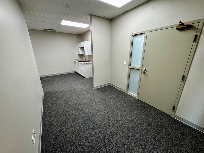 More Photos Of 6800 W 107th St, Overland Park Office For Sale