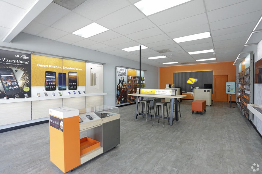 More Photos Of 13030-13190 Veterans Memorial Dr, Houston Unknown For Lease