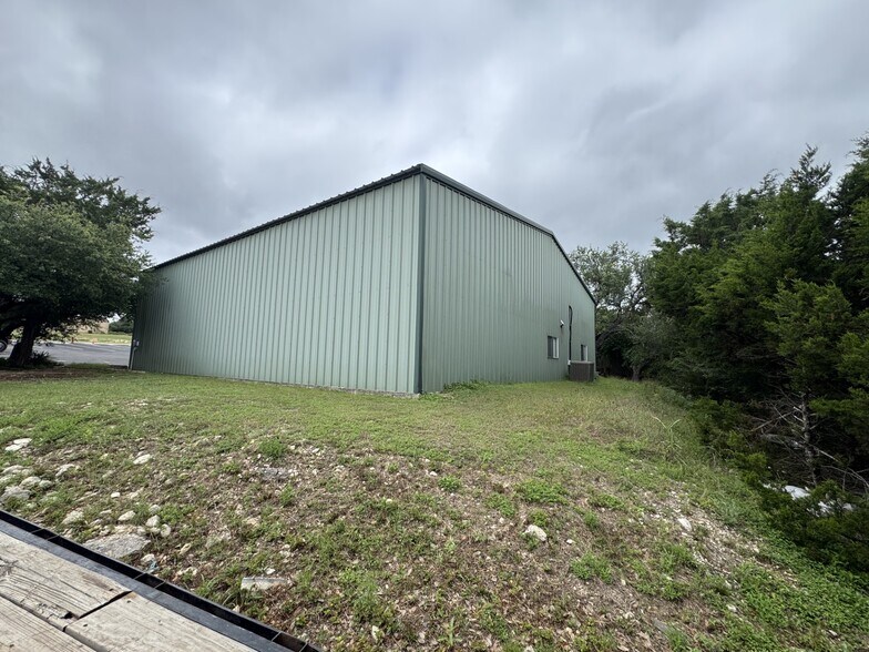More Photos Of 115 Kestrel Dr, Spring Branch Flex For Lease