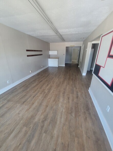 More Photos Of 106 E North Ave, Lampasas Loft Creative Space For Sale