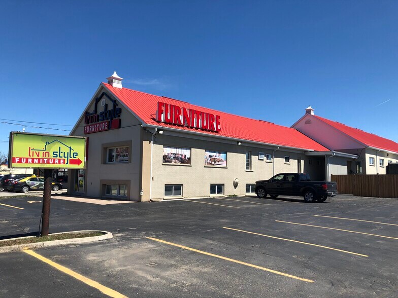 More Photos Of 752 Wharncliffe Rd S, London General Retail For Lease