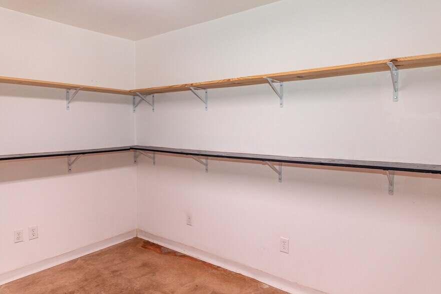 More Photos Of 1402 Bear St, Madison Specialty For Sale