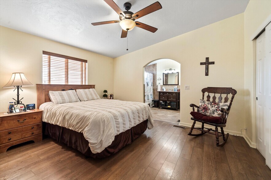 More Photos Of 706 N Old Hwy 77, Mammoth Restaurant For Sale