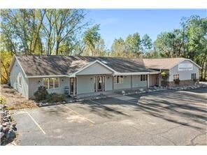 More Photos Of 821 Us-8, Saint Croix Falls Veterinarian Kennel For Sale