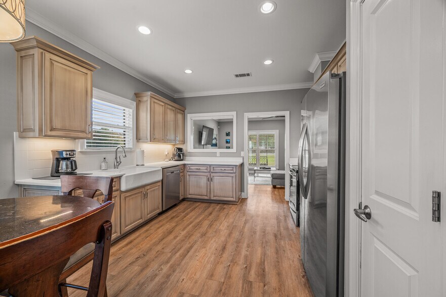 More Photos Of 10351 Chemstrand Rd, Pensacola Office For Sale