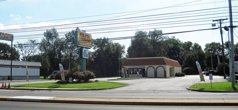 More Photos Of 2818 E Market St, York Restaurant For Lease