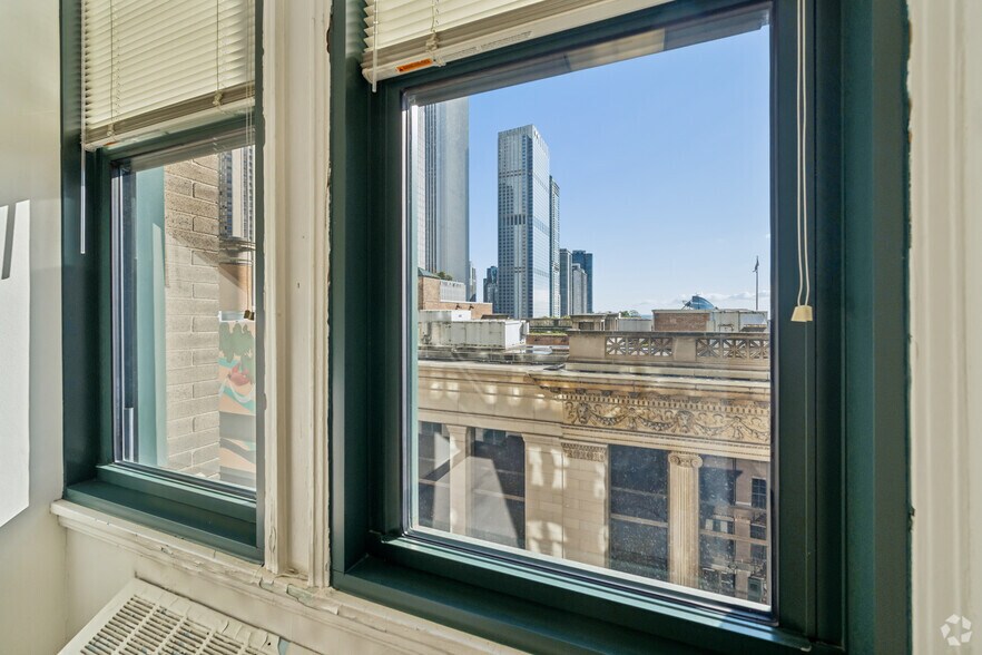 More Photos Of 111 N Wabash Ave, Chicago Office For Sale
