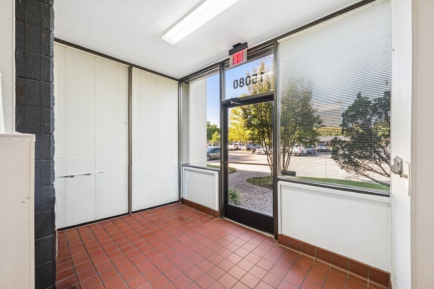 More Photos Of 15026-15080 Beltway Dr, Addison Light Manufacturing For Lease