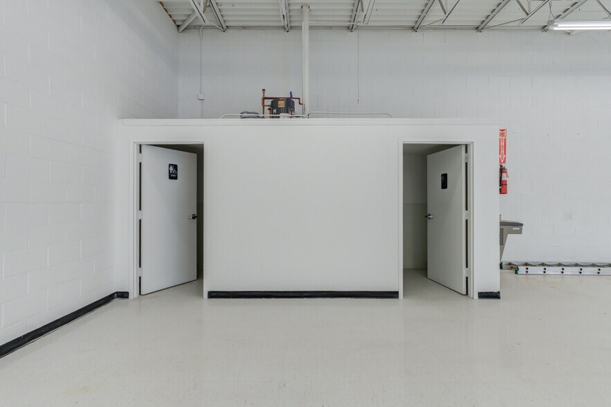 More Photos Of 5819 4th St, Lubbock Freestanding For Lease