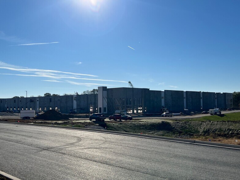 More Photos Of 825 Beechcroft Rd, Spring Hill Distribution For Lease